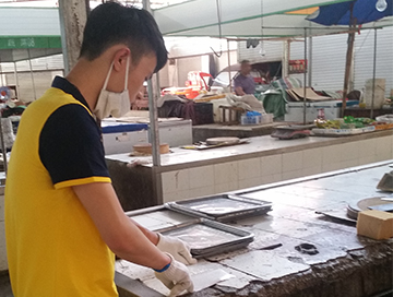 農(nóng)貿(mào)市場放置粘蠅板